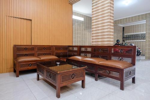 reddoorz syariah near stasiun gubeng 2