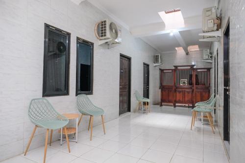 reddoorz syariah near stasiun gubeng 2