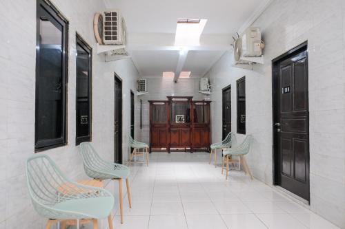 reddoorz syariah near stasiun gubeng 2