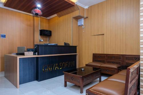 reddoorz syariah near stasiun gubeng 2