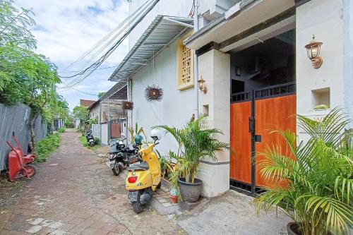 widi guest house near gwk mitra reddoorz