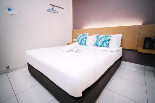 swing and pillows pj21 petaling jaya