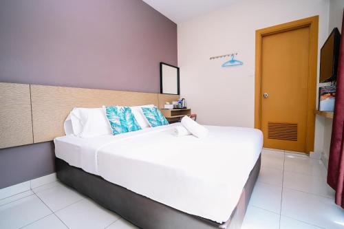 swing and pillows pj21 petaling jaya