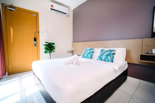 swing and pillows pj21 petaling jaya