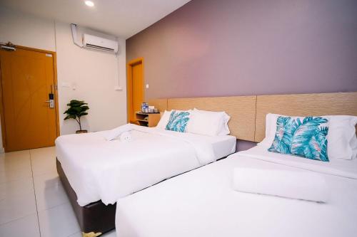swing and pillows pj21 petaling jaya