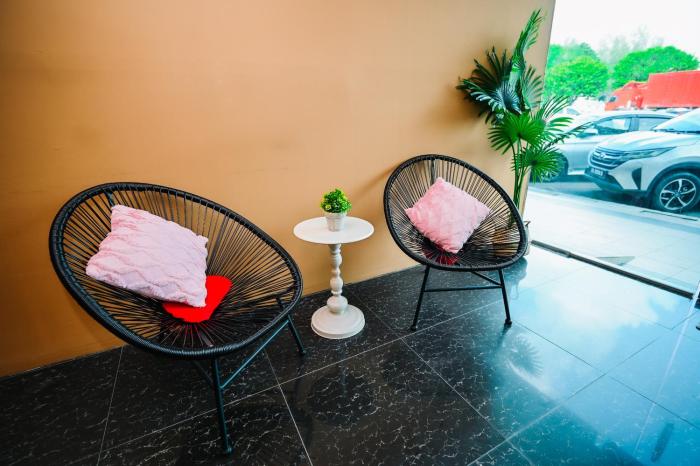 swing and pillows rawang selangor