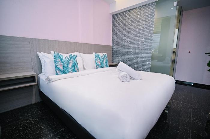 swing and pillows rawang selangor