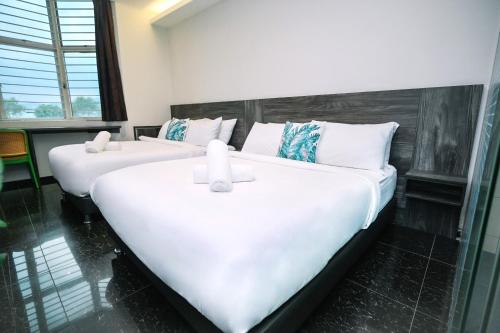 Swing & Pillows - Rawang Selangor,,2 star