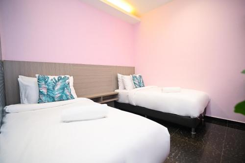 swing and pillows rawang selangor