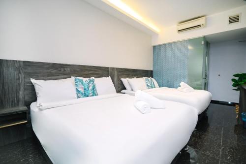 swing and pillows rawang selangor