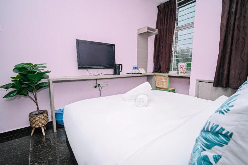 swing and pillows rawang selangor