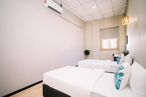 swing and pillows at 87 chulia st