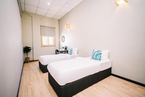 swing and pillows at 87 chulia st