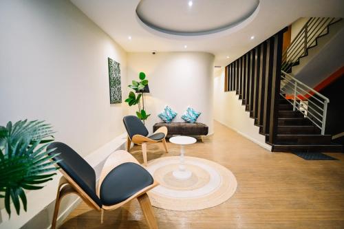 swing and pillows sungei wang bukit bintang