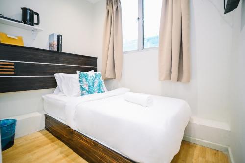 swing and pillows sungei wang bukit bintang