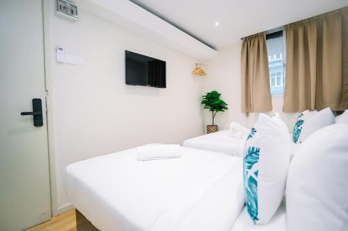 swing and pillows sungei wang bukit bintang