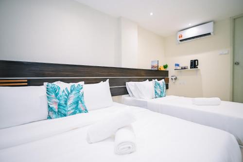 swing and pillows sungei wang bukit bintang