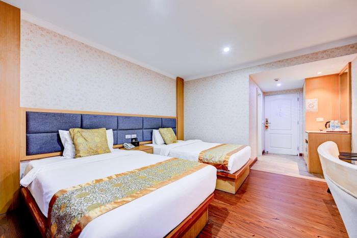 dancenter bangkok travellers hotel