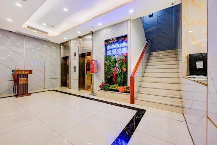 dancenter bangkok travellers hotel
