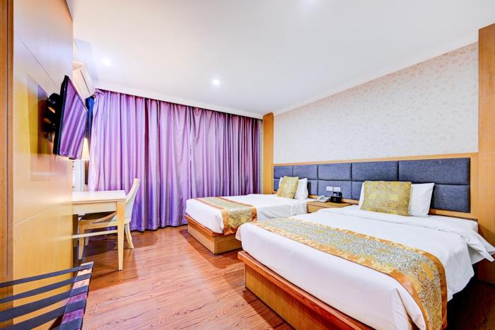 dancenter bangkok travellers hotel