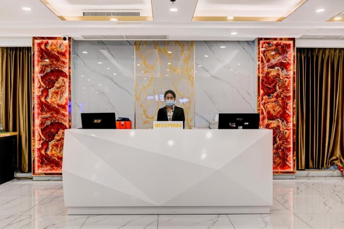 dancenter bangkok travellers hotel