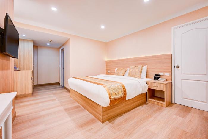 dancenter bangkok travellers hotel