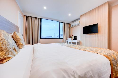 Dancenter Bangkok Travellers Hotel,,3 star