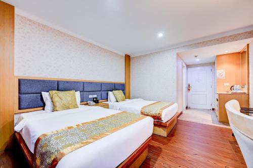 dancenter bangkok travellers hotel