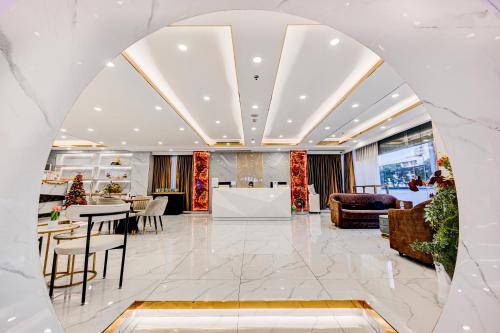 dancenter bangkok travellers hotel