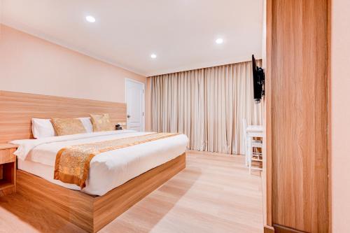 dancenter bangkok travellers hotel