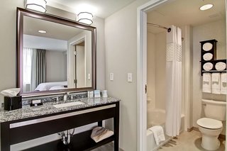 Hampton Inn & Suites Cincinnati-Downtown,Blue Ash>>Bellevue,3 star