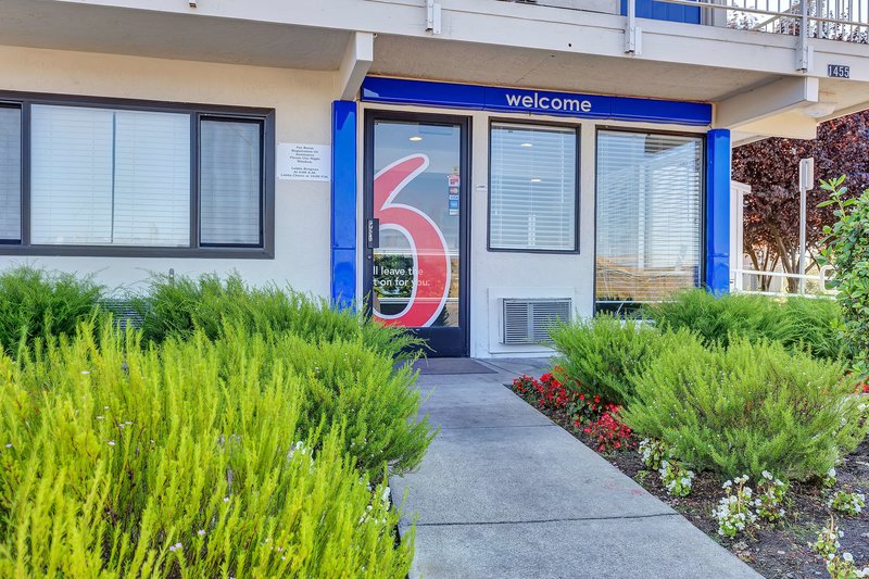 motel 6 vallejo ca  six flags west