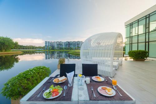 wyndham phuket airport