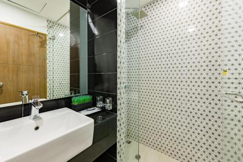 wyndham phuket airport