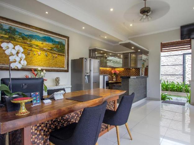 the banyumas suite villa legian