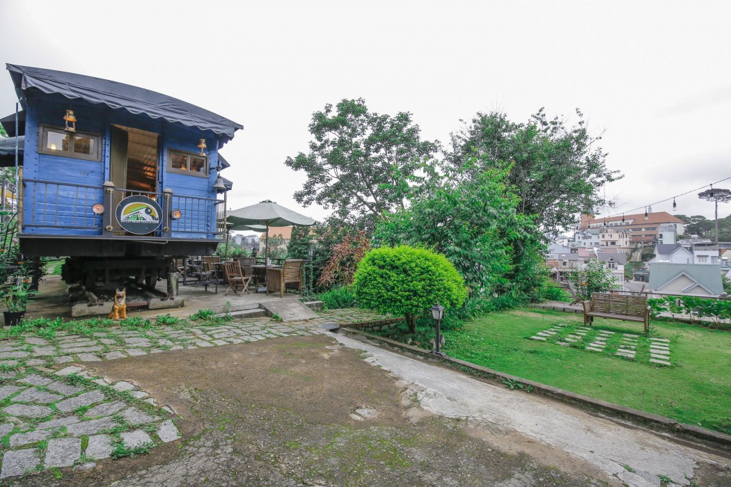 dalat train village
