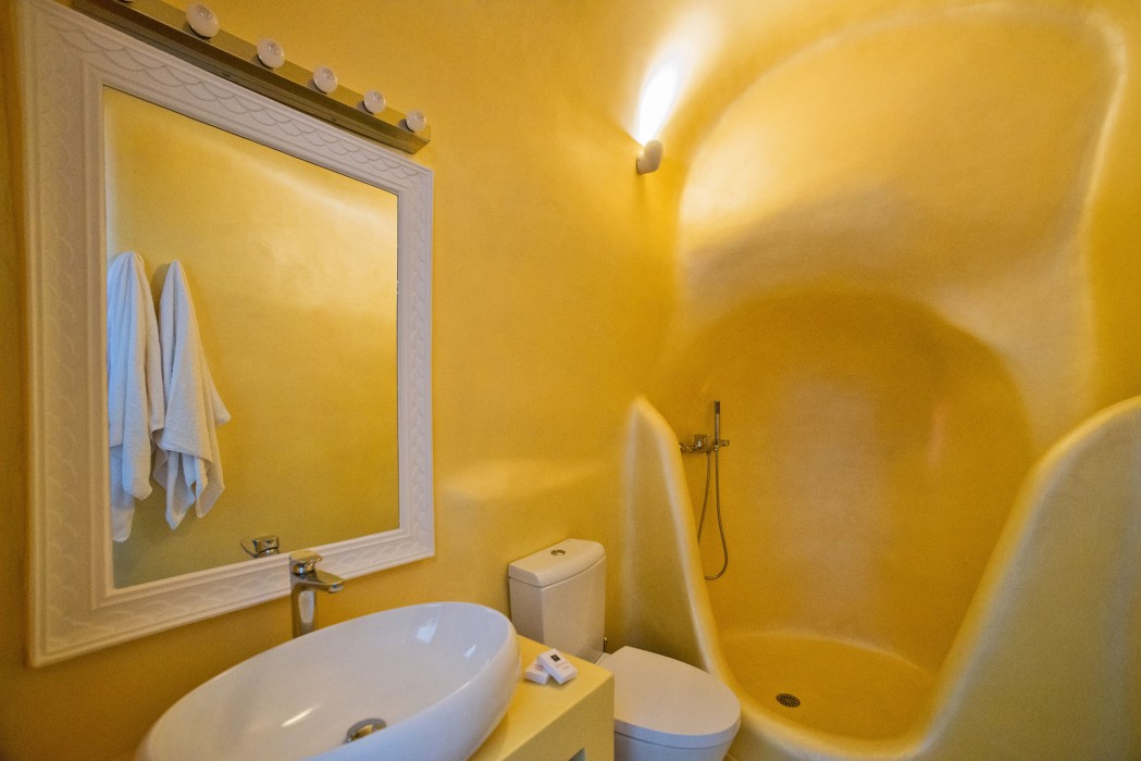 luna santorini suites