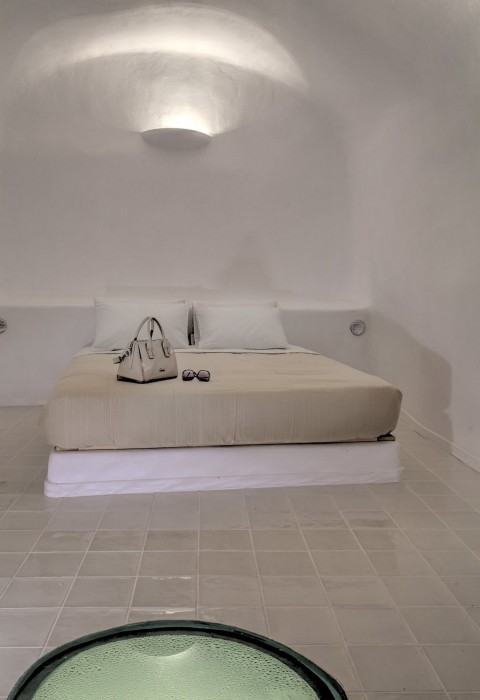 luna santorini suites