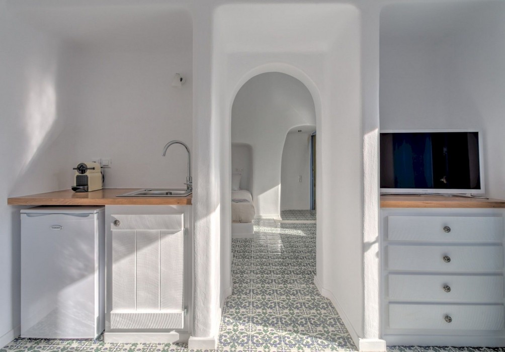 luna santorini suites