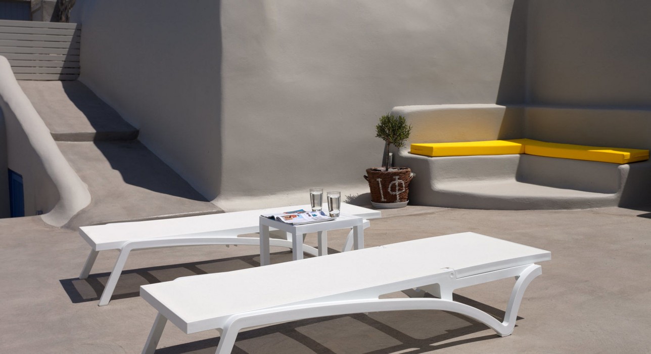 luna santorini suites