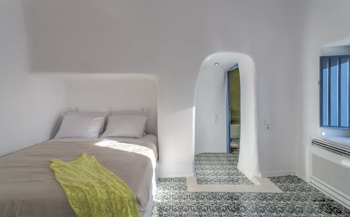 luna santorini suites