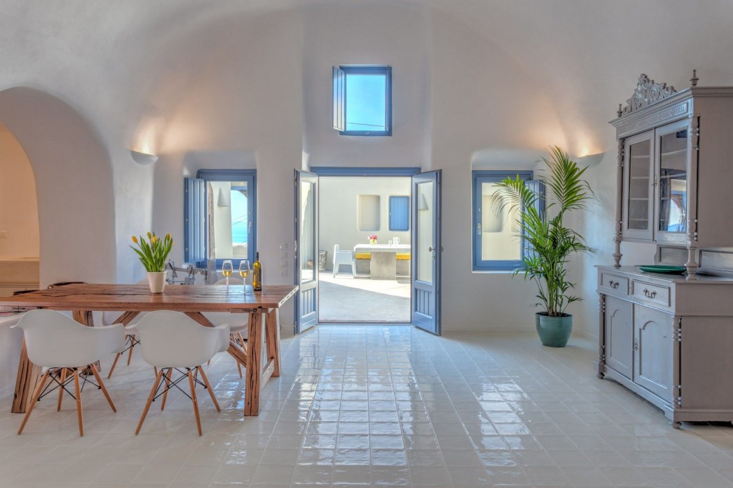 luna santorini suites