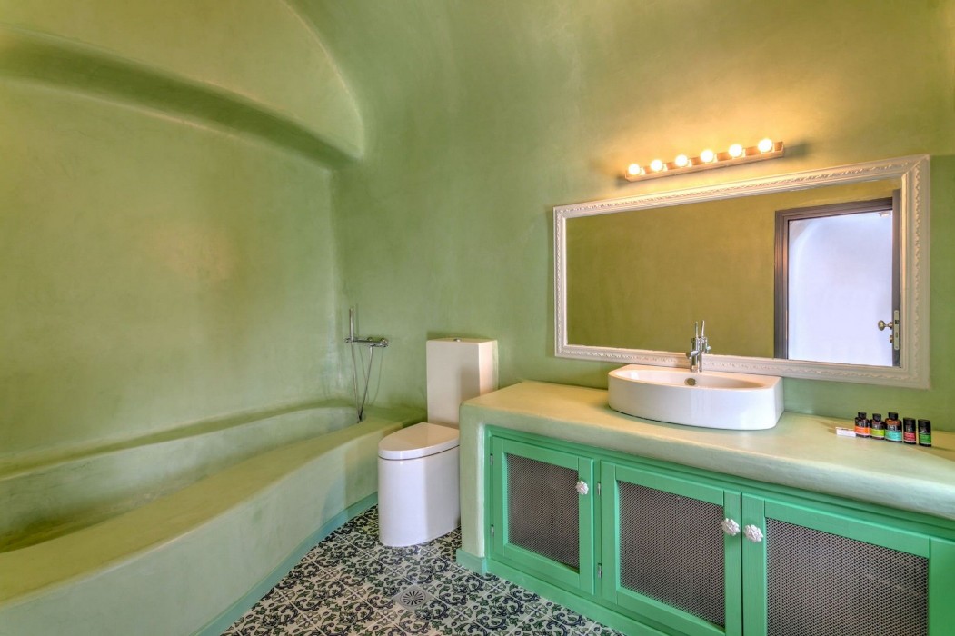 luna santorini suites