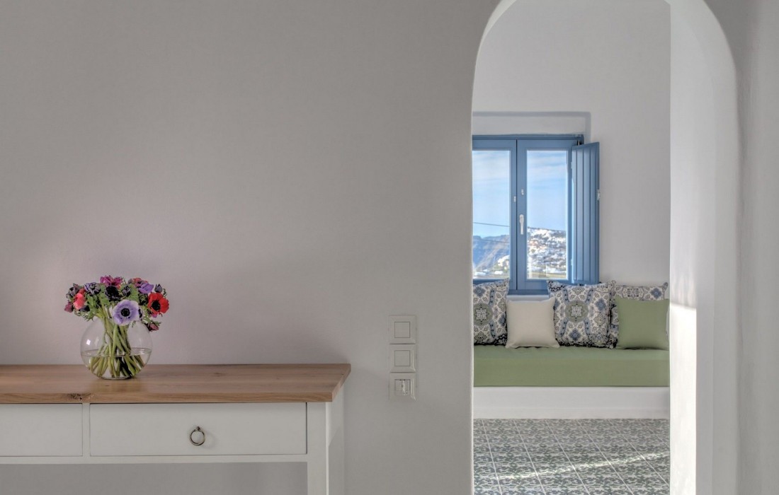 luna santorini suites
