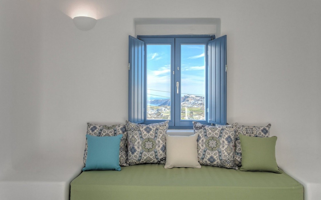 luna santorini suites