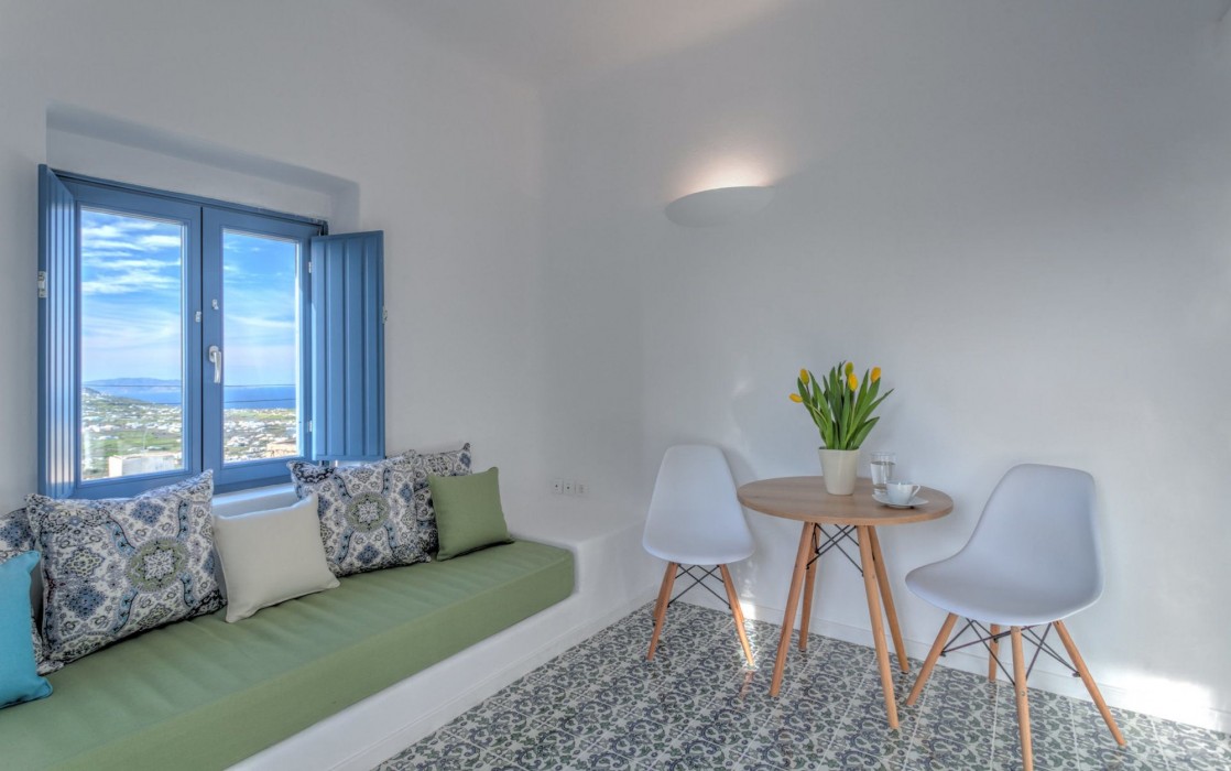 luna santorini suites