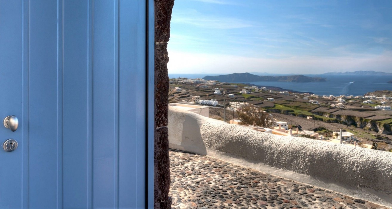 luna santorini suites