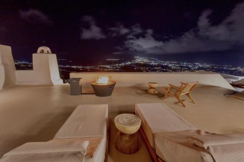 luna santorini suites