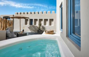 luna santorini suites