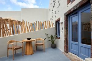 luna santorini suites